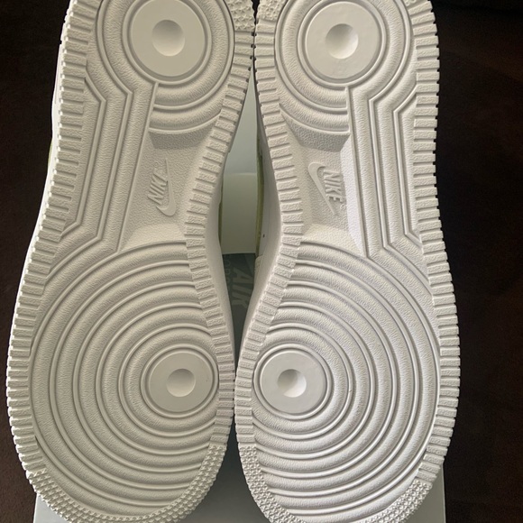 5.5Y — Nike AF1 Low LV8 (GS) - Picture 5 of 9